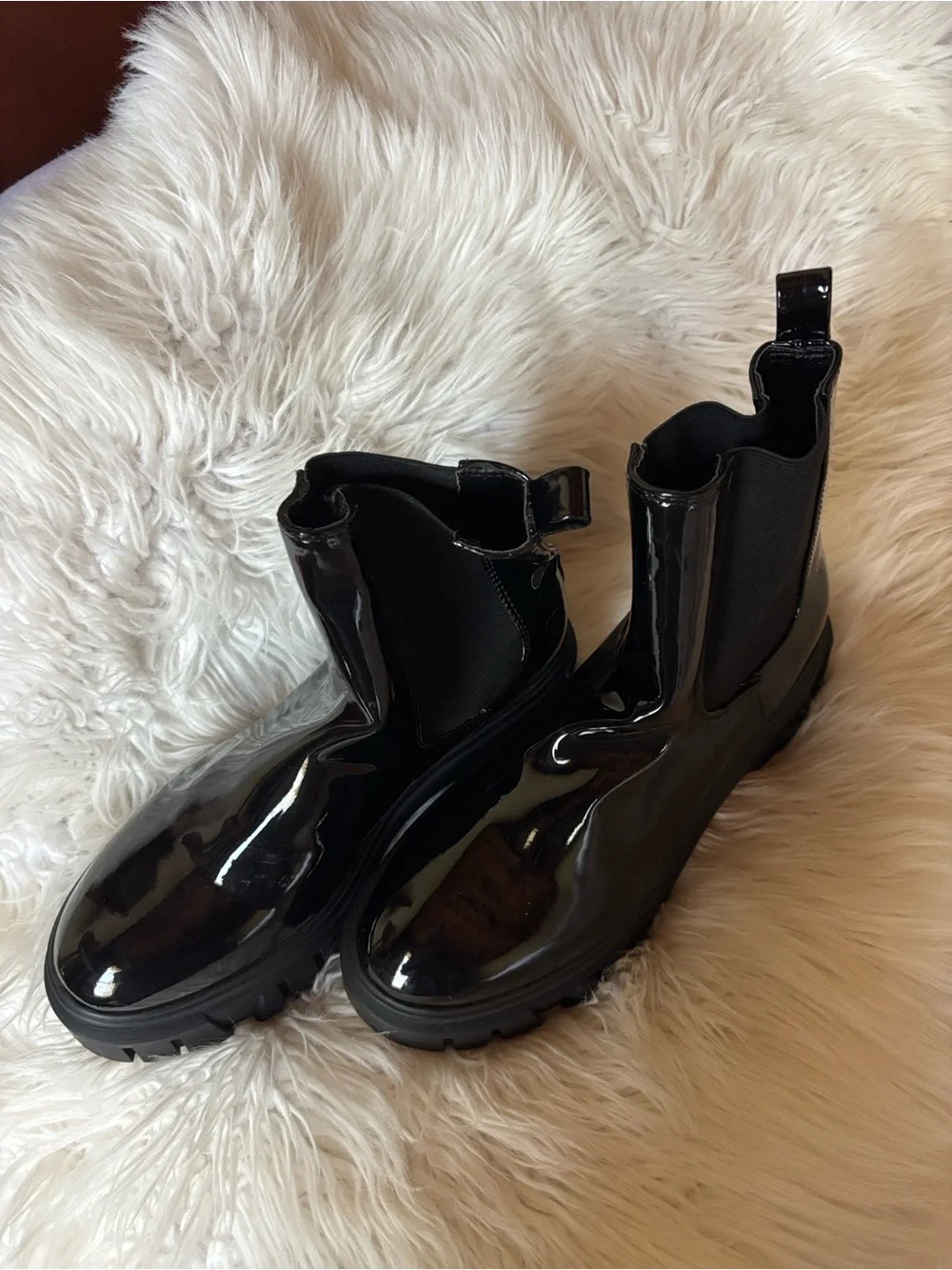Chinese Laundry Black Patent Chelsea Lug Boot Size 10